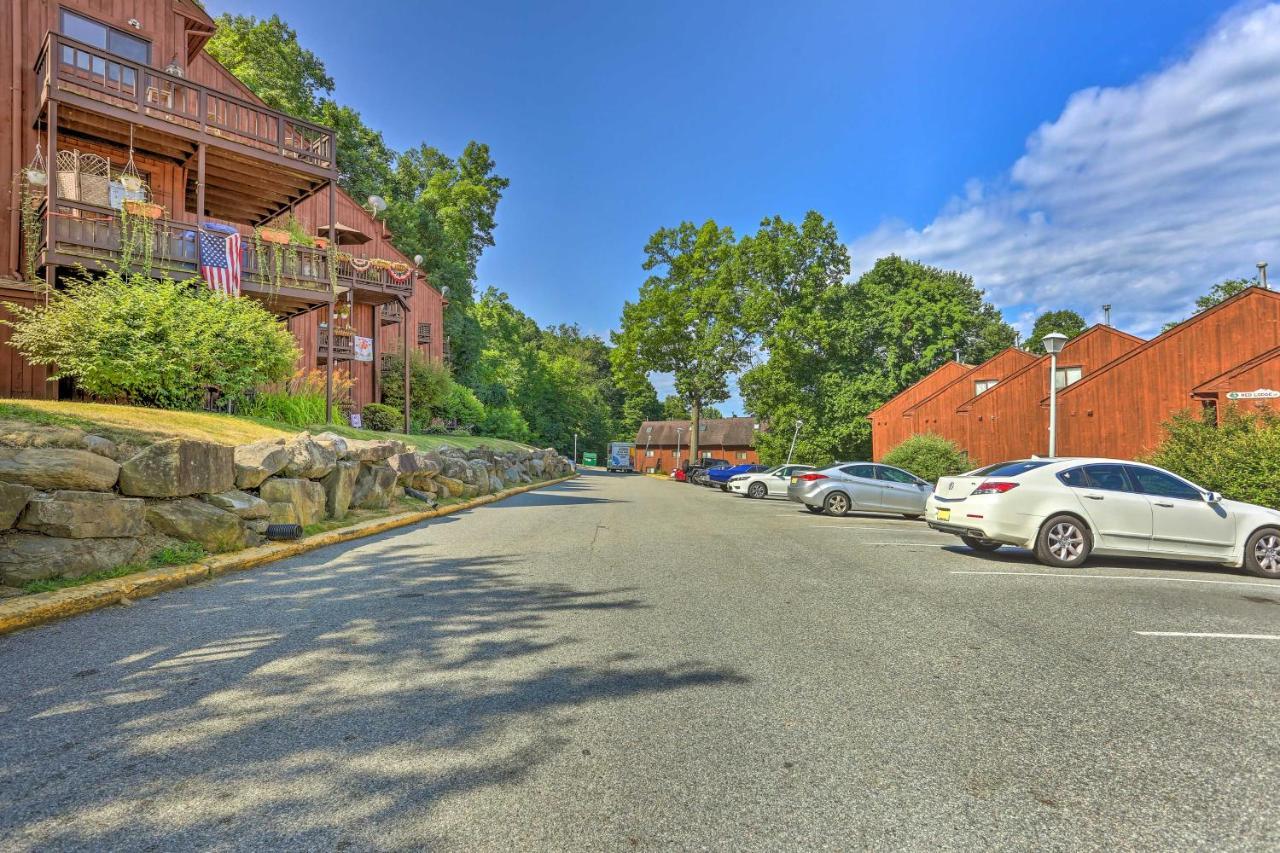 Vernon Township Condo With Balcony Near Ski Lifts! Luaran gambar